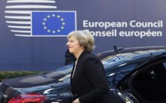 Uniós vezetőkkel beszélt Theresa May a kilépési folyamat elindításáról