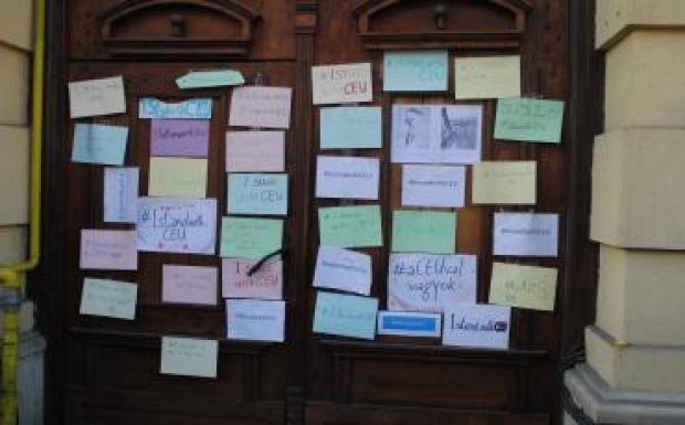 Kolozsváron is megmozdultak a Közép-európai Egyetemért