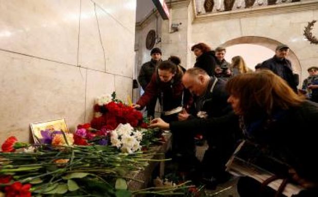 Robbantottak a szentpétervári metróban, tizennégyre nőtt a halottak száma (percről percre)
