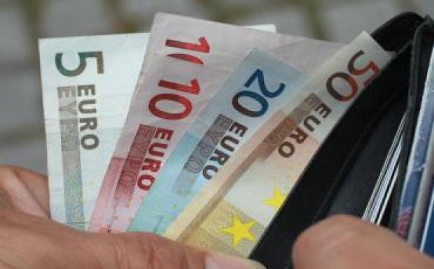Pénzzel tele talált pénztárcát vitt egy aradi férfi a rendőrségre