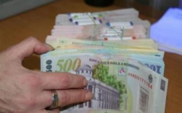 Csütörtökön „sínre állítják” az egységes bértáblát