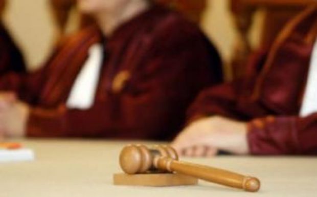 Tovább húzza az időt az alkotmánybíróság 