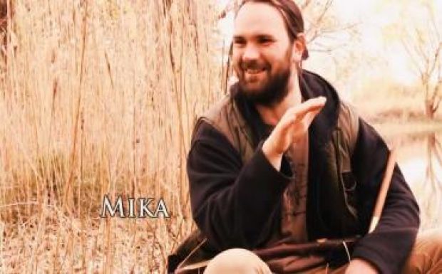 Sámándaloktól Tolkienig – Csíkszeredában koncertezik Mika, a dalnok