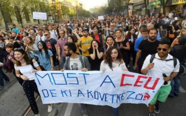 Többen emeltek szót a budapesti CEU ellehetetlenítése ellen