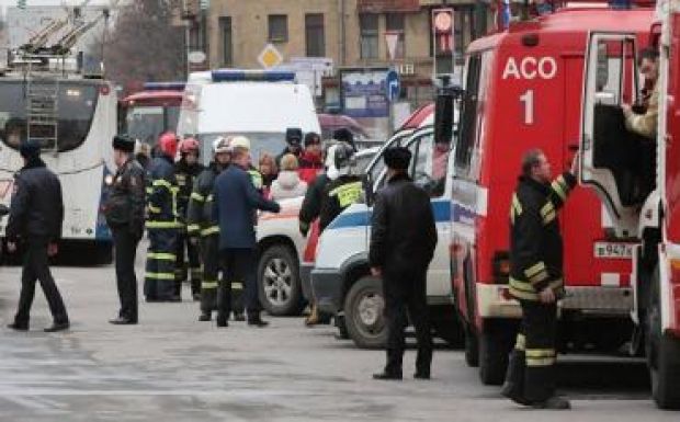 Robbanóanyagot nem, de gyanús tárgyakat találtak a szentpétervári robbantó lakásán