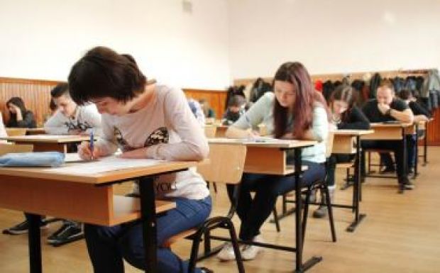 A magyar diákok román vizsgáit megkönnyítő módosítást fogadott el a képviselőház