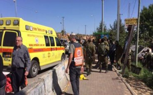 Buszmegállóban várakozók közé hajtott szándékosan egy palesztin Ciszjordániában