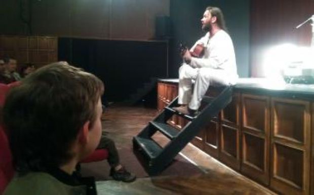 Életleckéket is hagyott Csíkszeredában Mika, a dalnok