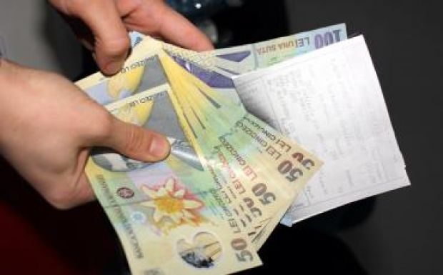 Áprilisban két nappal hamarabb kézbesítik a nyugdíjakat