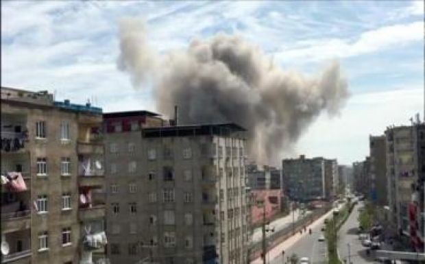 Robbantottak a törökországi kurdok „fővárosában”