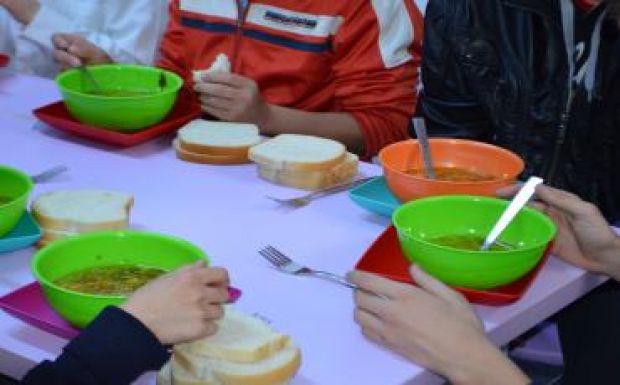Ötven iskolában kapnak meleg ebédet kísérleti jelleggel a gyerekek