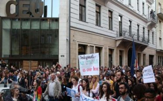 Századvég: a magyarok több mint kétharmada egyetért a lex CEU-val