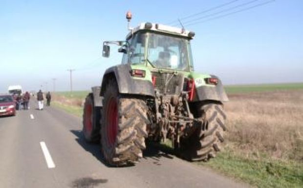 Traktorvezetés jogosítvány nélkül: még bírságolnak a rendőrök