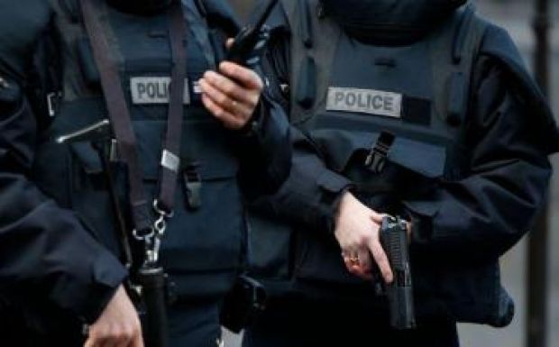 Négy embert előállítottak a francia terrorelhárítók