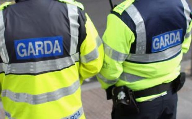 Őrizetbe vettek Írországban egy terroristagyanús párt