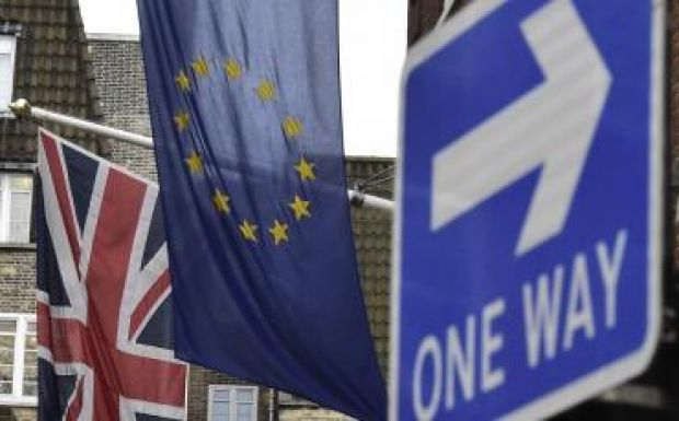 A Brexit-tárgyalásokra vonatkozó irányelvek jóváhagyásával megkezdődött az EU-csúcs