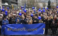 Ezrek tüntettek Németországban az „egységes, demokratikus Európáért”