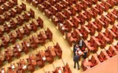 Igazolatlan hiányzás miatt vágták meg 11 honatya fizetését