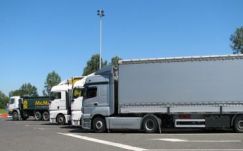 A munkaszüneti napok alatt tilos kamionoknak közlekedni Magyarországon