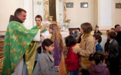 Törvénybe foglalták a Böjte Csaba által bevezetett bentlakás-típust