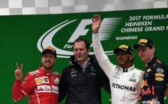 Kínai Nagydíj: Hamilton nyert és visszavágott Vettelnek