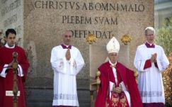 A világ szenvedéséről szólt virágvasárnapi szentbeszédében a pápa