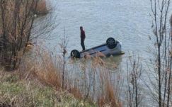 Egy halastónál készült a nap fotója Romániában