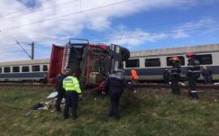 Teherautóval ütközött Nemeszsuknál a Szatmárnémeti-Bukarest Interregio vonat