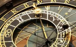 Felújítják a prágai Óvárosi városháza tornyát, néhány hónapra eltűnik az Orloj is