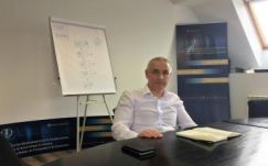 Édler András: a vállalkozókon csattan a közalkalmazottak béremelése