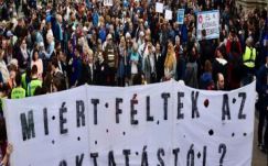 Kustán Magyari Attila: Mindennapi megosztásunk add meg nekünk ma