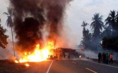 Turistabusszal ütközött egy tartálykocsi, több mint 30 áldozat