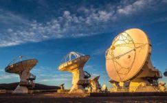 Először fotóztak le fekete lyukat