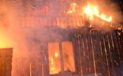 Faépületek, mezőgazdasági gépek égtek le Csíkmindszenten