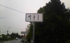 Egy hónapig nem vették észre, hogy meghekkelték Érd helységnévtábláját