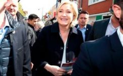 Le Pen átmenetileg lemondott pártja elnökségéről