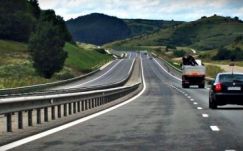 A romániai úthálózat 36 százaléka kavicsos vagy földút volt tavaly