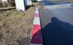 Sorompót tört le Debrecenben egy romániai sofőr, keresi a rendőrség