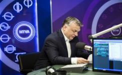 Orbán csak percekre tudott elszakadni a sorosozástól pénteki rádióinterjújában