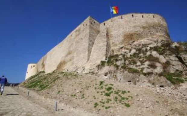 Lezuhant Déva várának faláról és életét vesztette egy fiatal