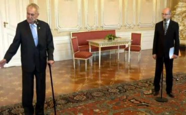 Kamerák előtt szólalkozott össze a cseh miniszterelnök és államfő