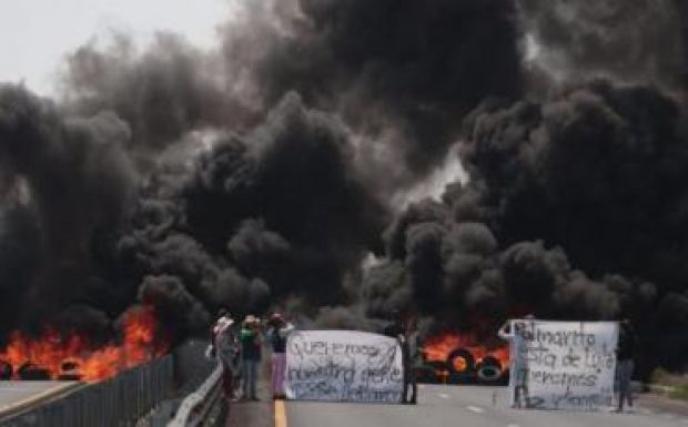 Olajtolvajok és katonák lőtték egymást Mexikóban