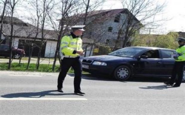 Több mint 800 gépjárművezetői engedélyt vontak be a rendőrök hat óra leforgása alatt