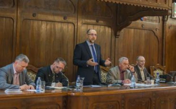 Pályázatot ír ki az RMDSZ a román nyelvű tankönyvek megírására
