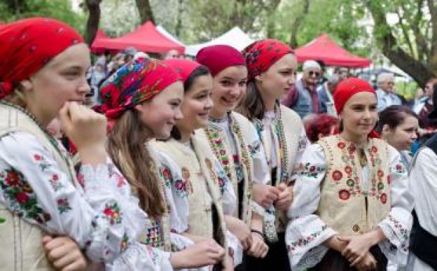 Sztárokkal együtt majálisoztak a csíkiak