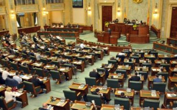 Visszaküldte a szenátus a jogi bizottsághoz a közkegyelmi törvény tervezetét