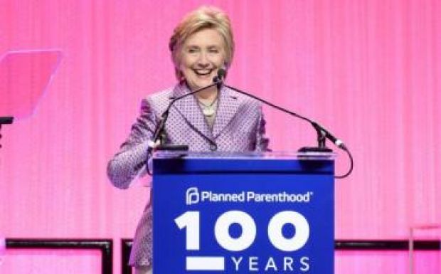 Hillary Clinton visszatér a politikába