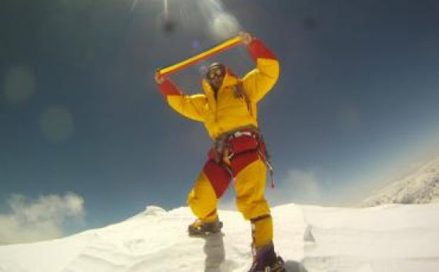 Először jutott fel román hegymászó a Mount Everestre