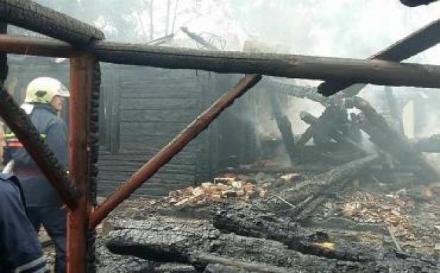 Így küzdöttek a Csíkszentimrei Büdösfürdőn a tűzoltók a lángok ellen