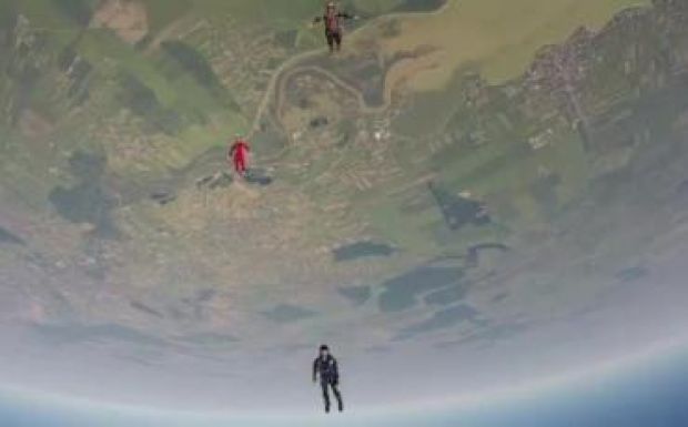 Gyakorlatozás közben meghalt egy ejtőernyős a clinceni-i repülőtéren